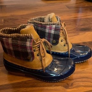 Blue Shoe Dazzle duck boots with flannel fold and fuzzy inside